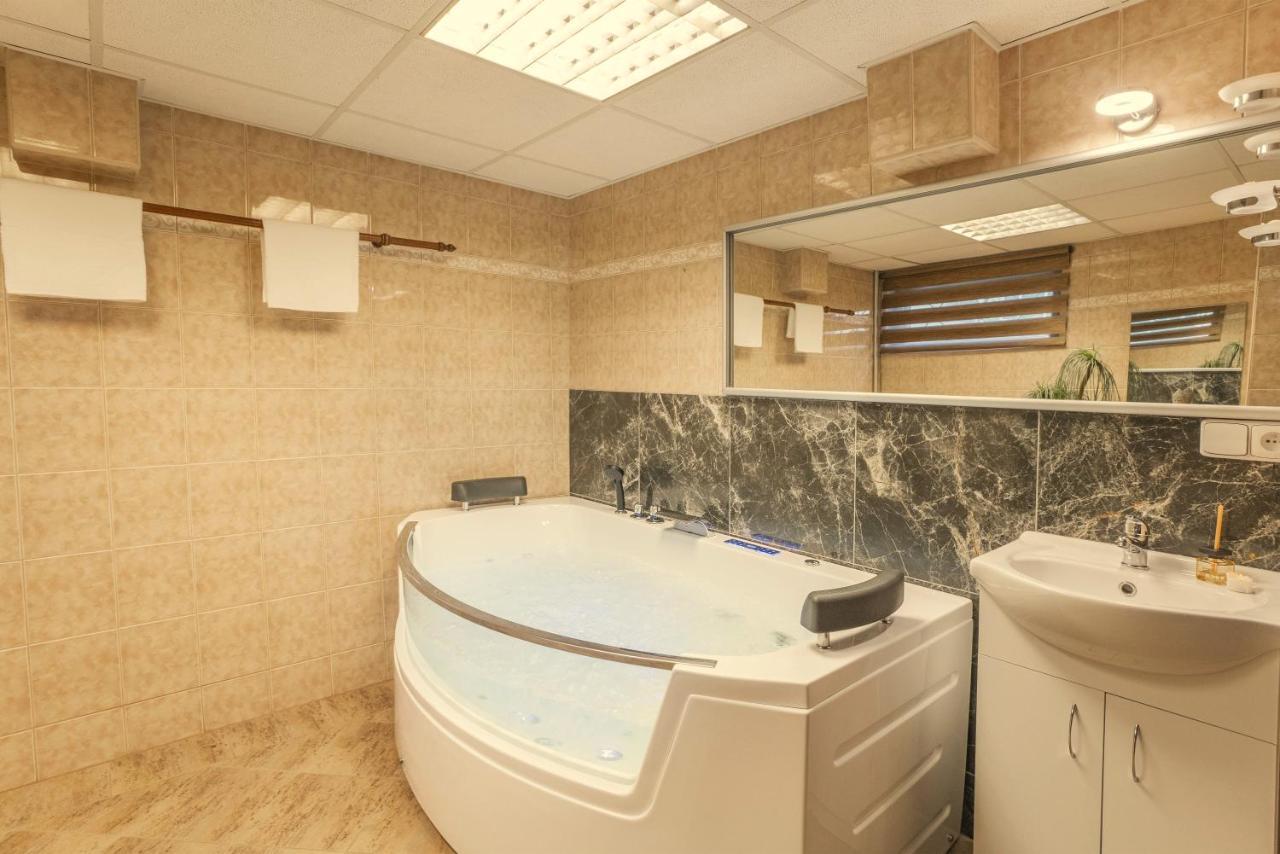 Wellness Studio! Finnish Sauna, Whirlpool, Gym & More! Praha Eksteriør bilde